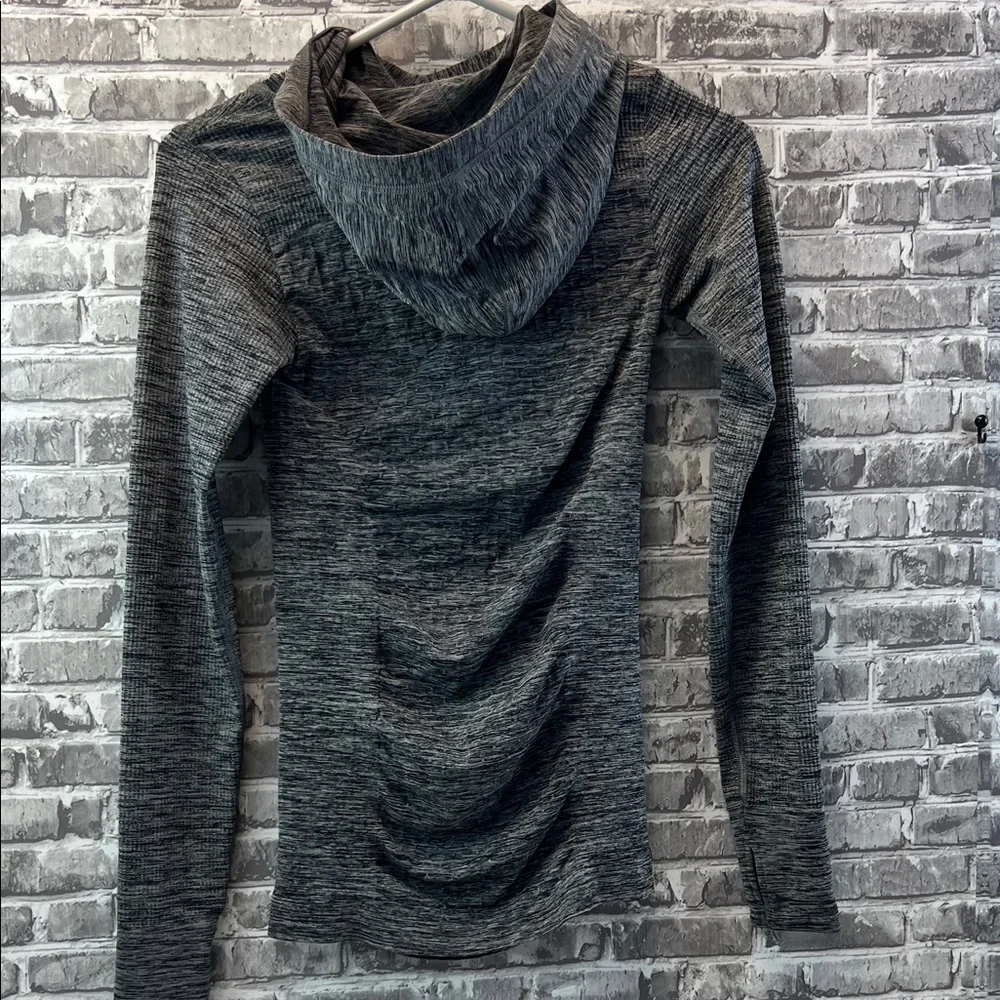 Athleta Gray Long Sleeve Hooded Top - Picture 5 of 7